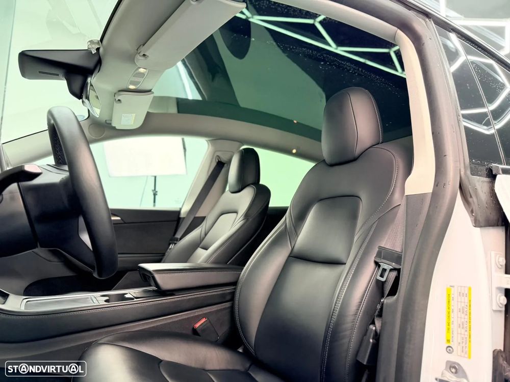 Tesla Model Y Long Range Dual Motor AWD - 19