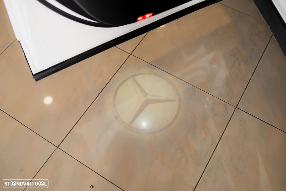 Mercedes-Benz EQA 300 4Matic AMG Line - 40