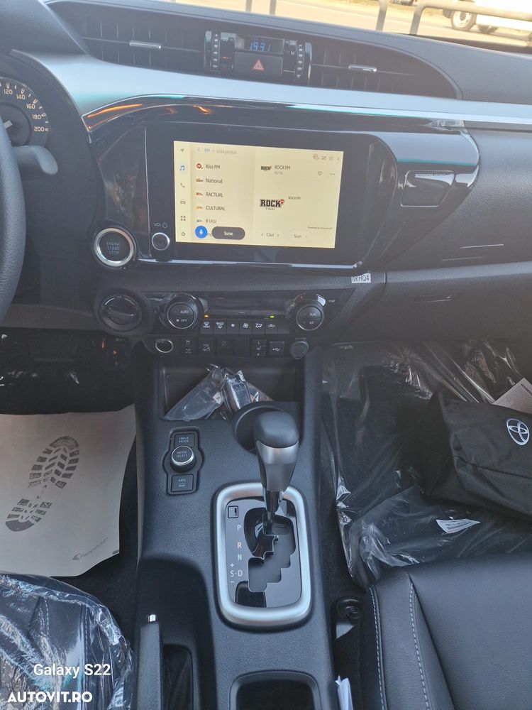 Toyota Hilux 2.8D 204CP 4x4 Double Cab AT MHEV Executive - 16