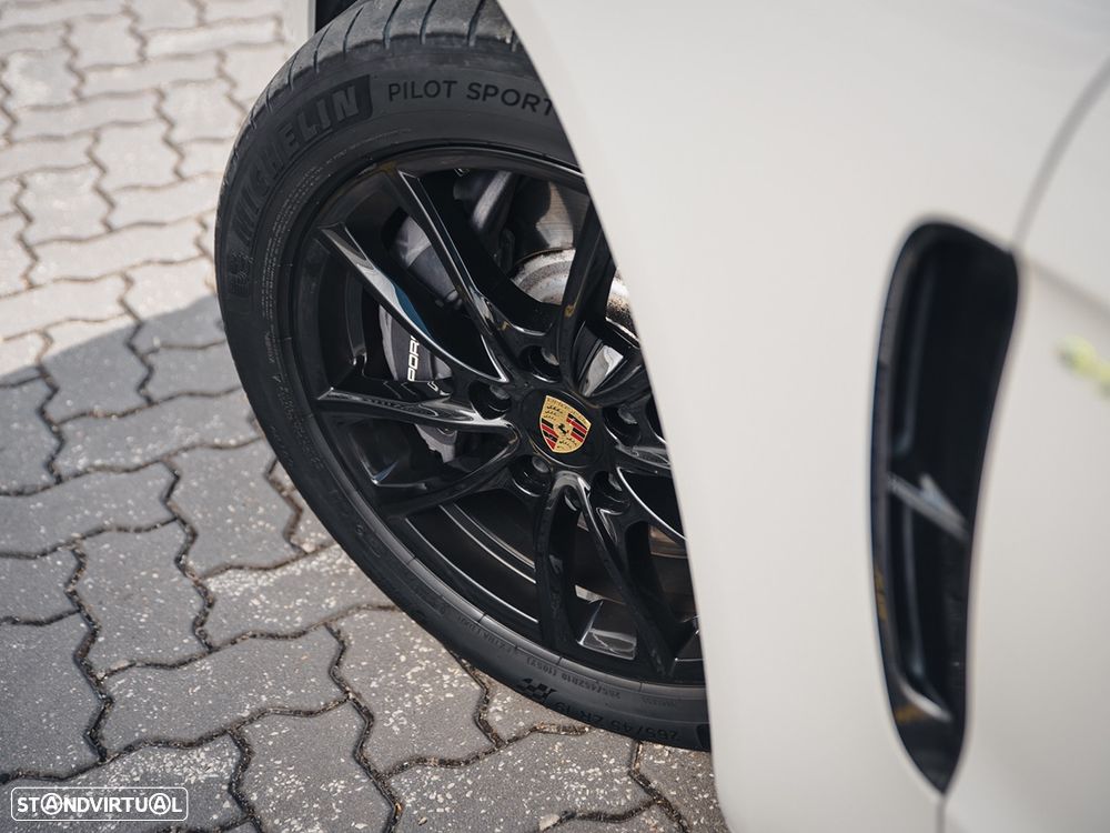 Porsche Panamera Sport Turismo 4 E-Hybrid - 16