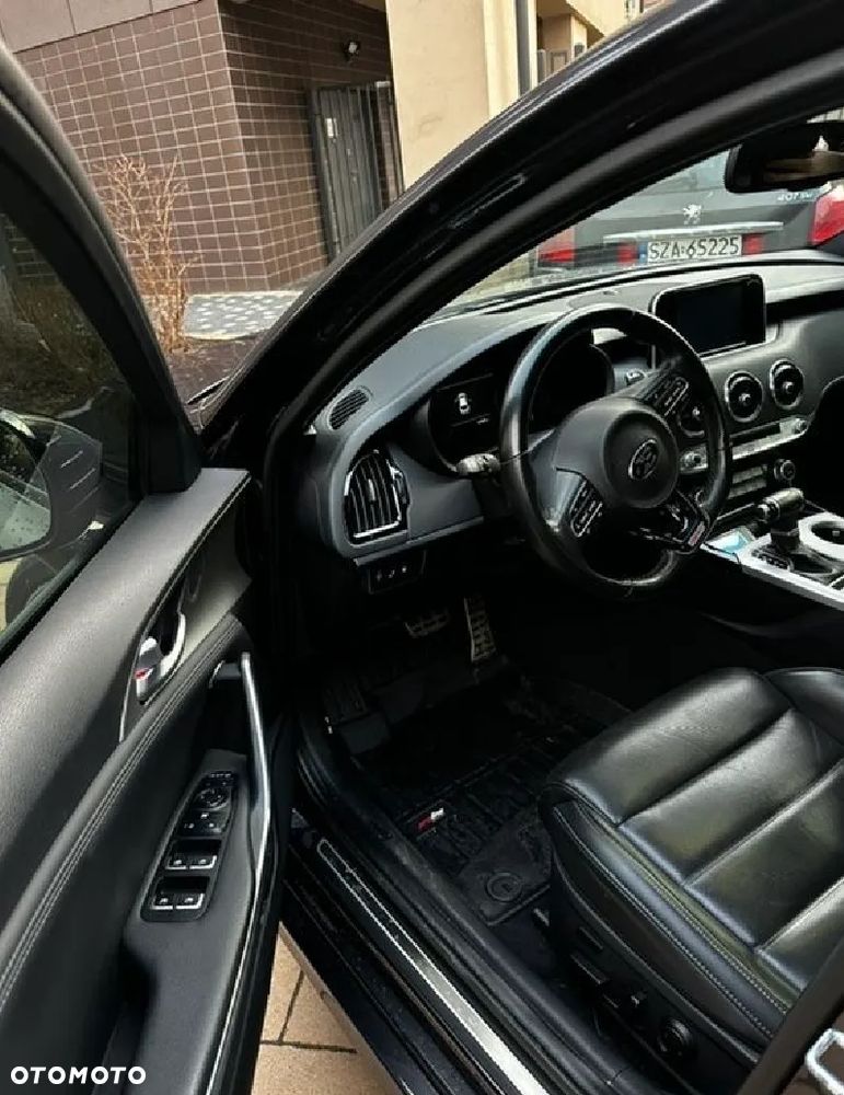 Kia Stinger 3.3 T-GDI V6 GT AWD - 18