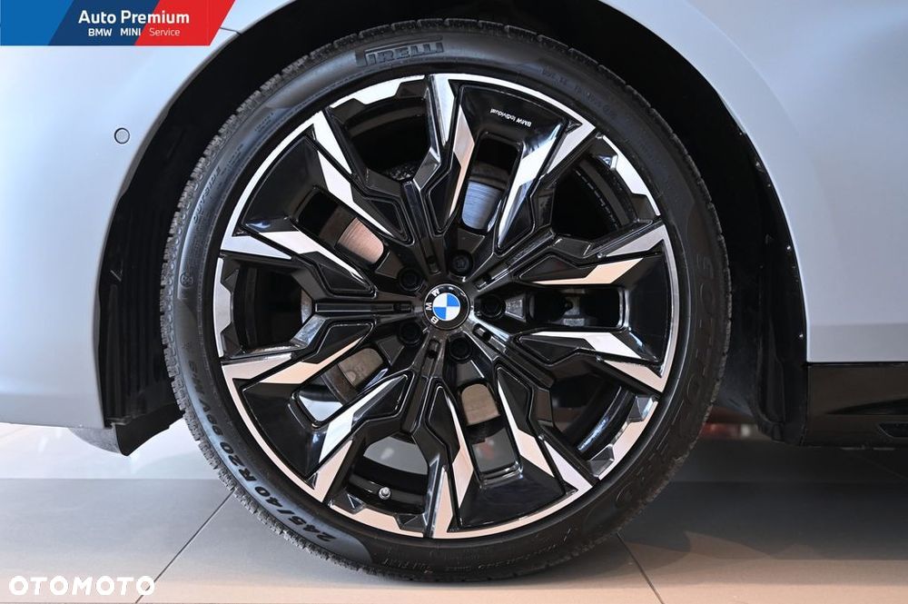 BMW Seria 5 520d xDrive mHEV - 26