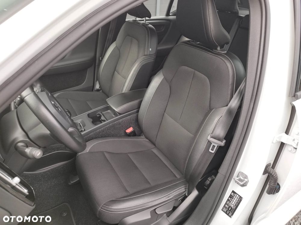 Volvo XC 40 T3 Momentum - 24