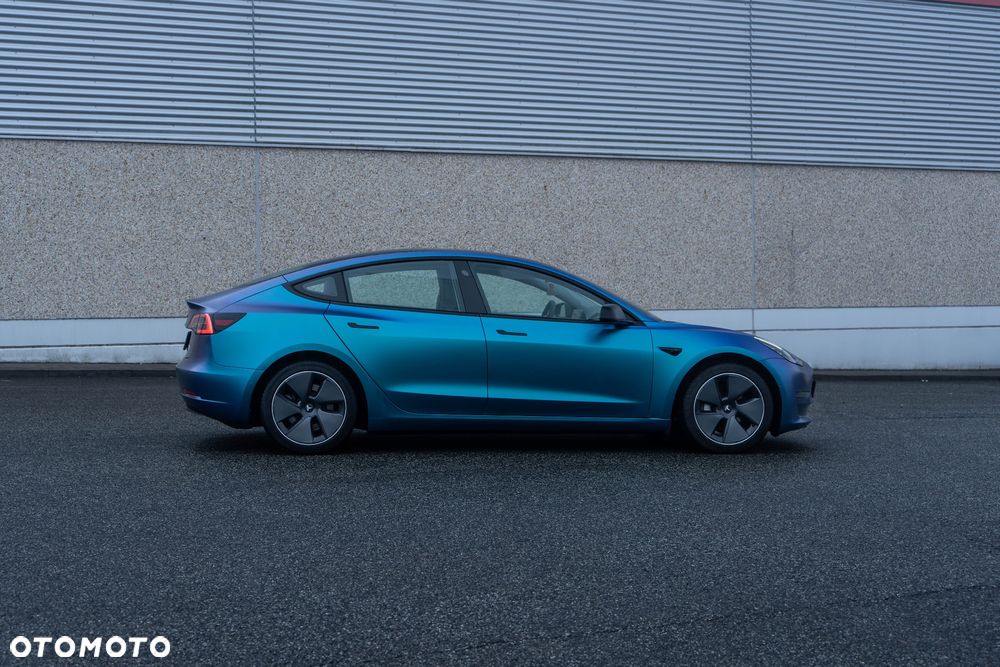 Tesla Model 3 - 8