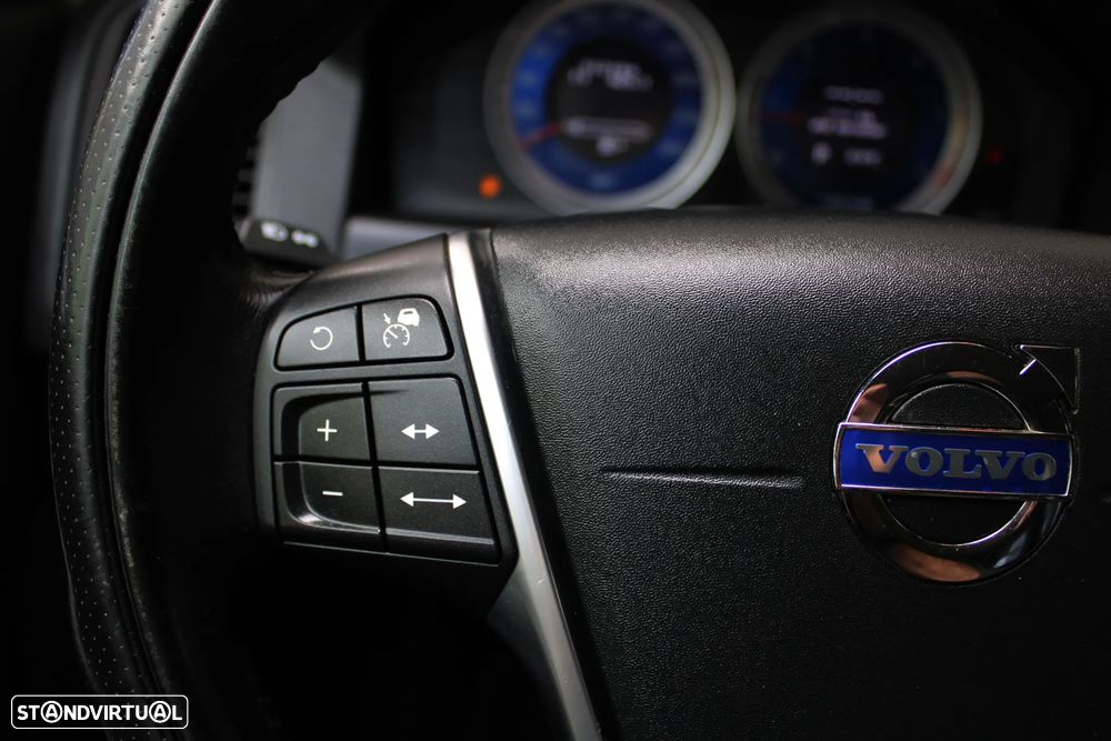 Volvo XC 60 2.0 D3 R-Design Geartronic - 36