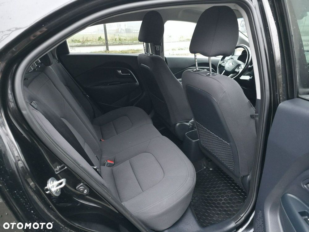 Kia Rio - 9