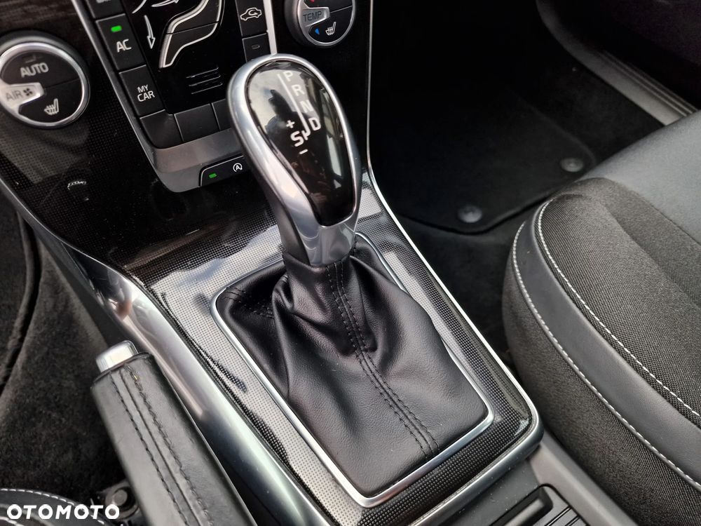 Volvo V40 D4 Geartronic Momentum - 20