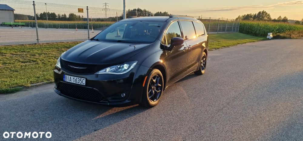 Chrysler Pacifica - 8