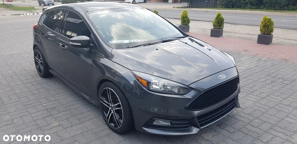 Ford Focus 2.0 EcoBoost ST mit Leder-Sport-Paket - 2
