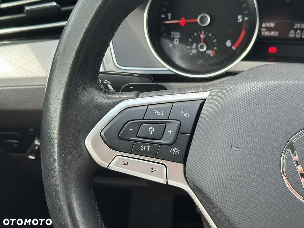 Volkswagen Passat - 17