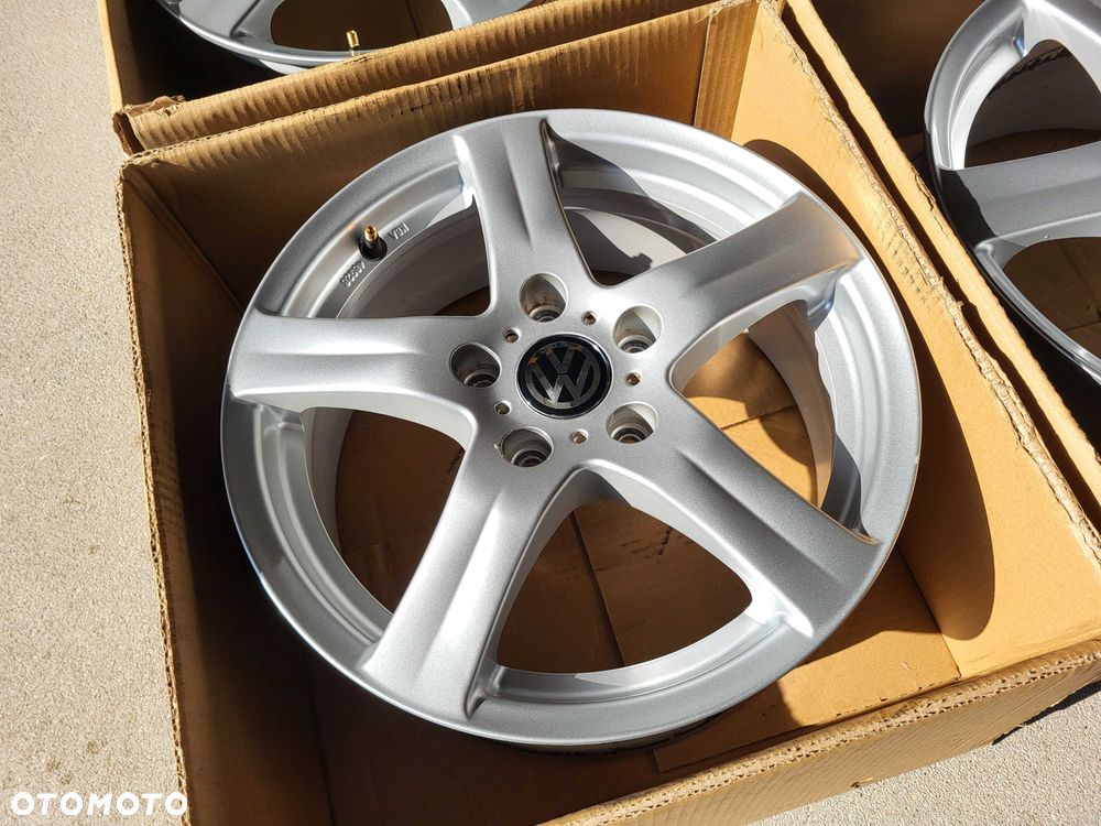 [596] Felgi aluminiowe 16 Cali 5x112 6,5Jx16H2 ET50 VW Passat Touran