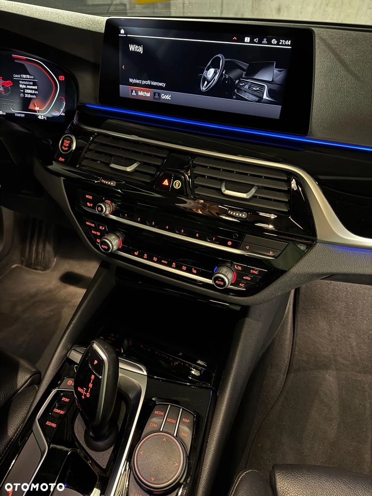 BMW Seria 5 518d Sport Line sport - 34