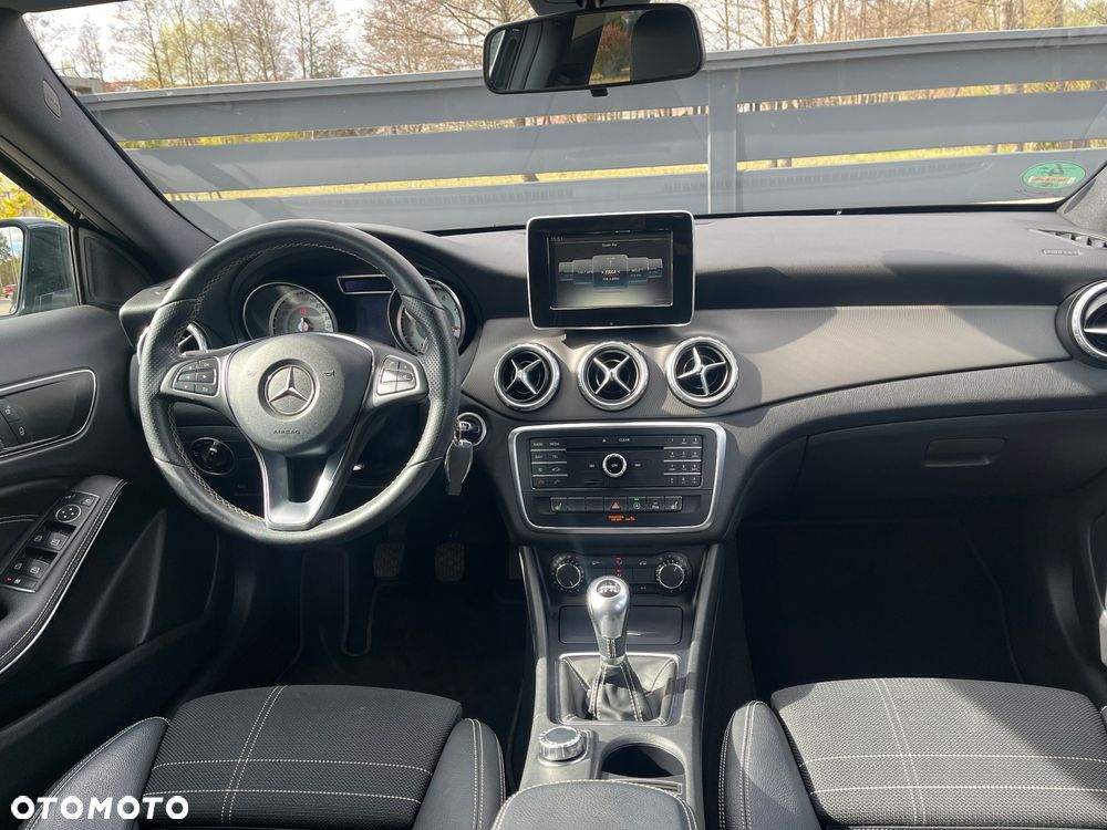 Mercedes-Benz GLA 200 Activity Edition - 20