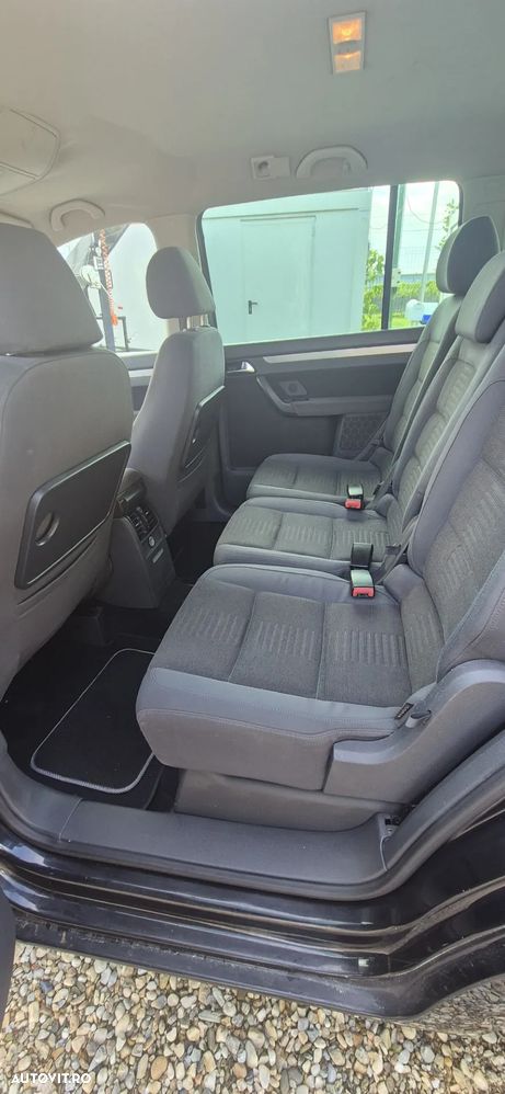Volkswagen Touran 2.0 TDI DPF DSG Trendline - 8