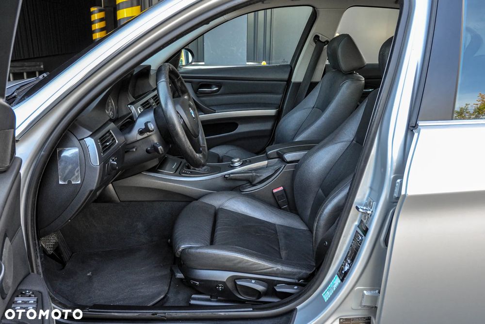 BMW Seria 3 325i - 7