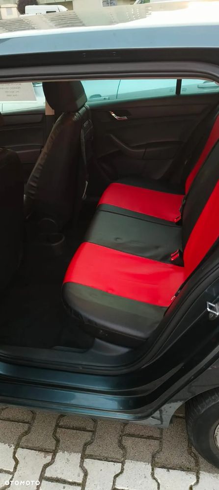 Skoda RAPID 1.2 TSI Ambition - 4