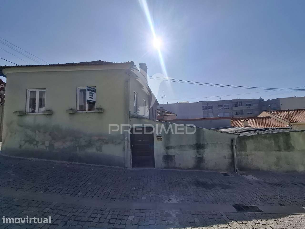 MORADIA T3 PARA RECUPERAR EM ÁRVORE, VILA DO CONDE | A 500 M DA PRA... - Grande imagem: 4/21