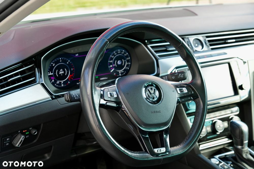 Volkswagen Passat - 11