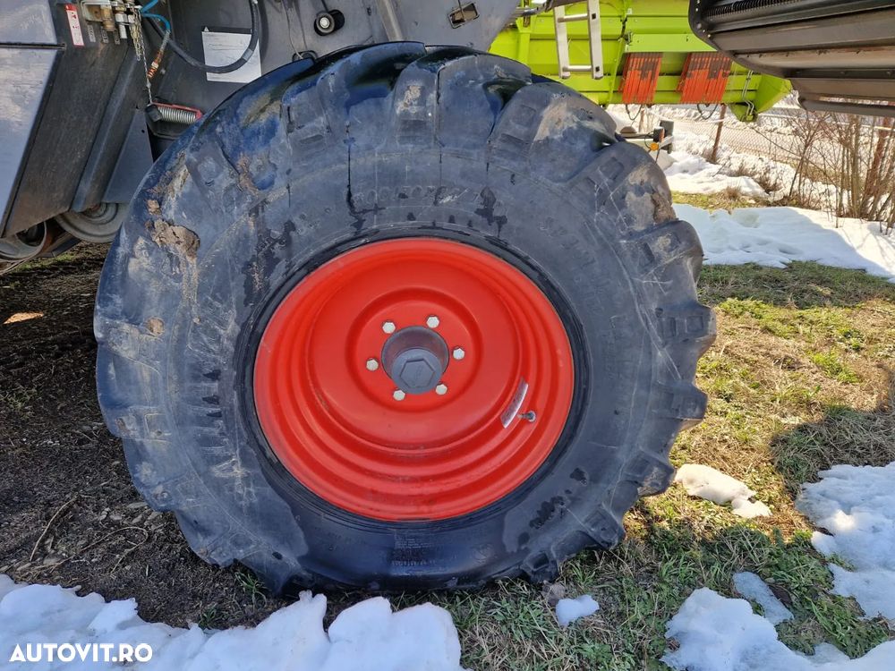 Claas TUCANO 440 - 8