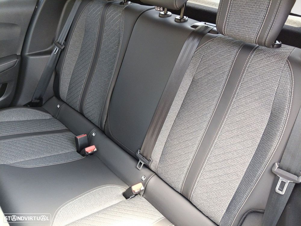 Peugeot 208 1.2 PureTech Allure - 13