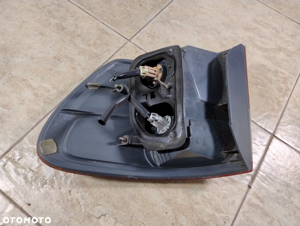 Lampa tył lewa Toyota Avensis Verso lift 03-06 wysyłka OLX - 6