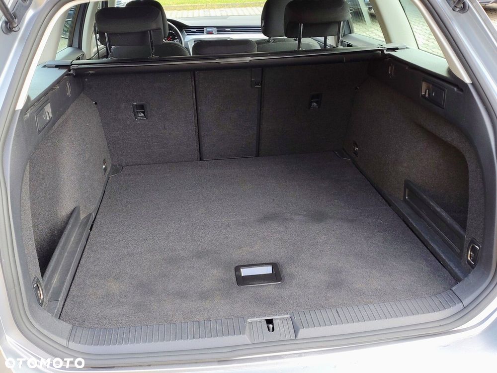 Volkswagen Passat - 19