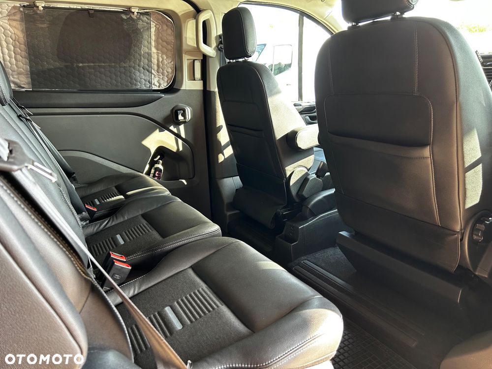 Ford Tourneo Custom - 32