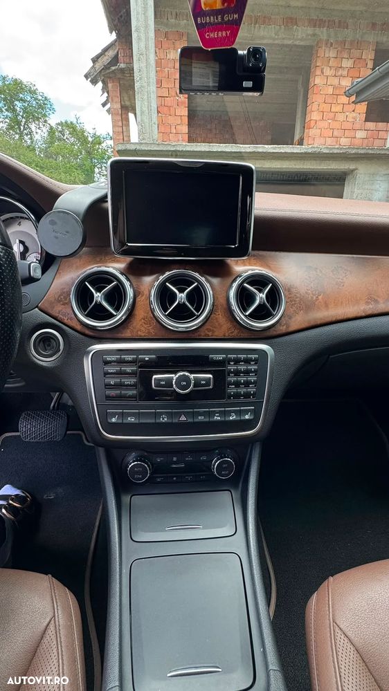 Mercedes-Benz GLA 220 CDI 4MATIC 7G-DCT - 11