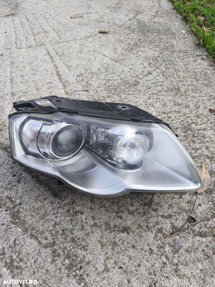 Far cu xenon dreapta față Volkswagen Passat B6 2005-2010 - 2