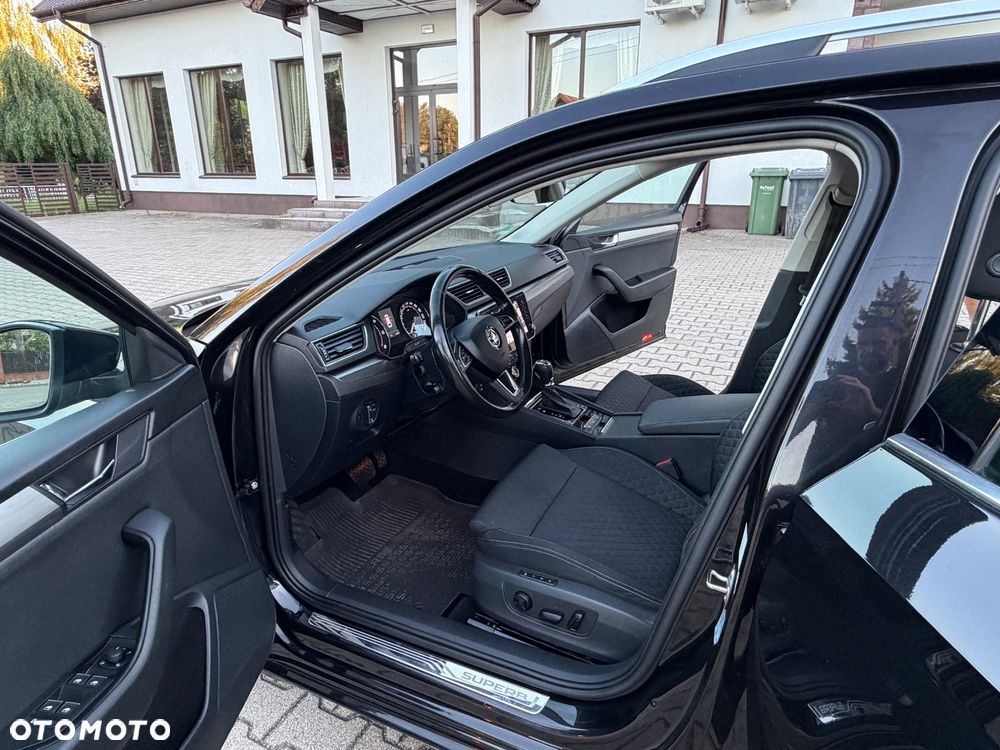 Skoda Superb 2.0 TDI DSG Sportline - 22