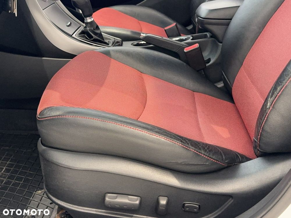 Hyundai Elantra 1.6 Classic + - 18