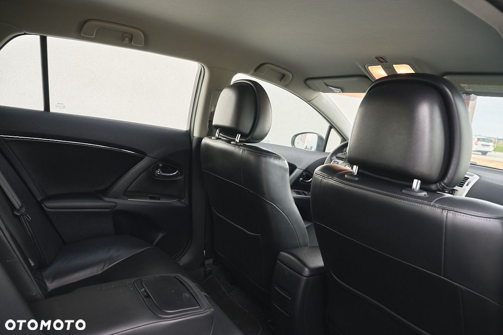 Toyota Avensis 2.0 D-4D Executive - 26