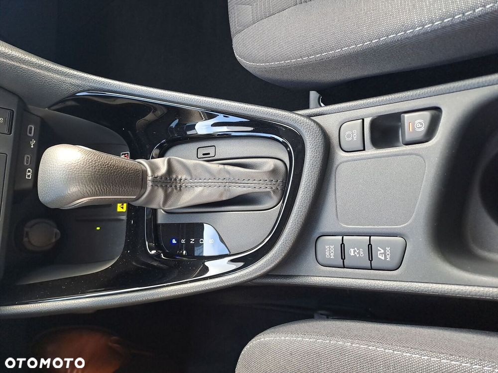 Toyota Yaris Hybrid 1.5 Style - 17