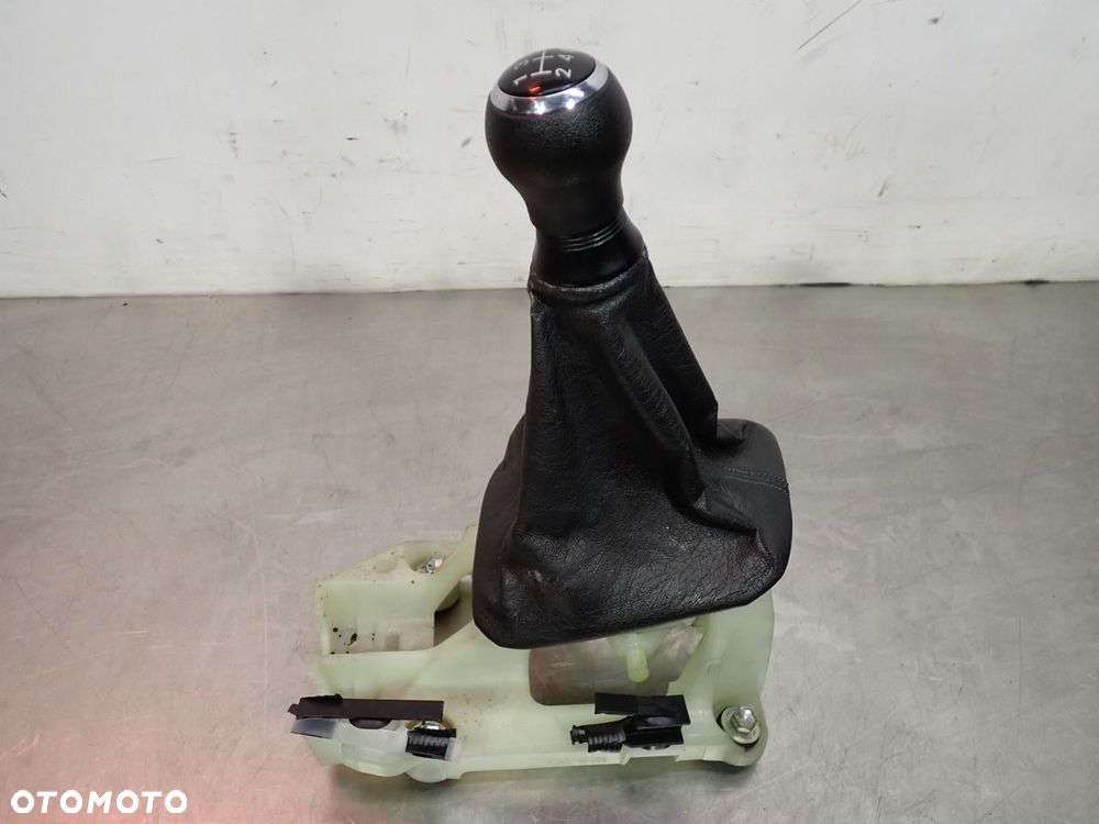 RAMKA WYBIERAKA BIEGÓW TOYOTA COROLLA E15 - 3