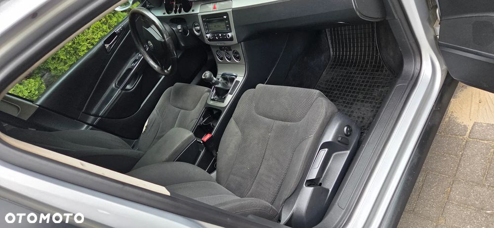 Volkswagen Passat 2.0 TDI Comfortline - 4
