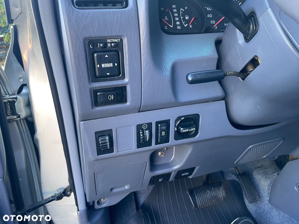Toyota Land Cruiser - 4