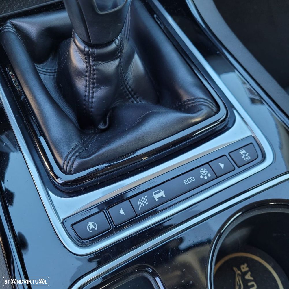 Jaguar XE 2.0 D Pure - 12