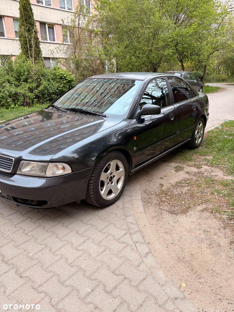 Audi A4 Limousine - 4