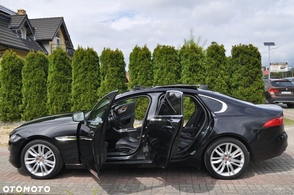 Jaguar XF 20d R-Sport - 25