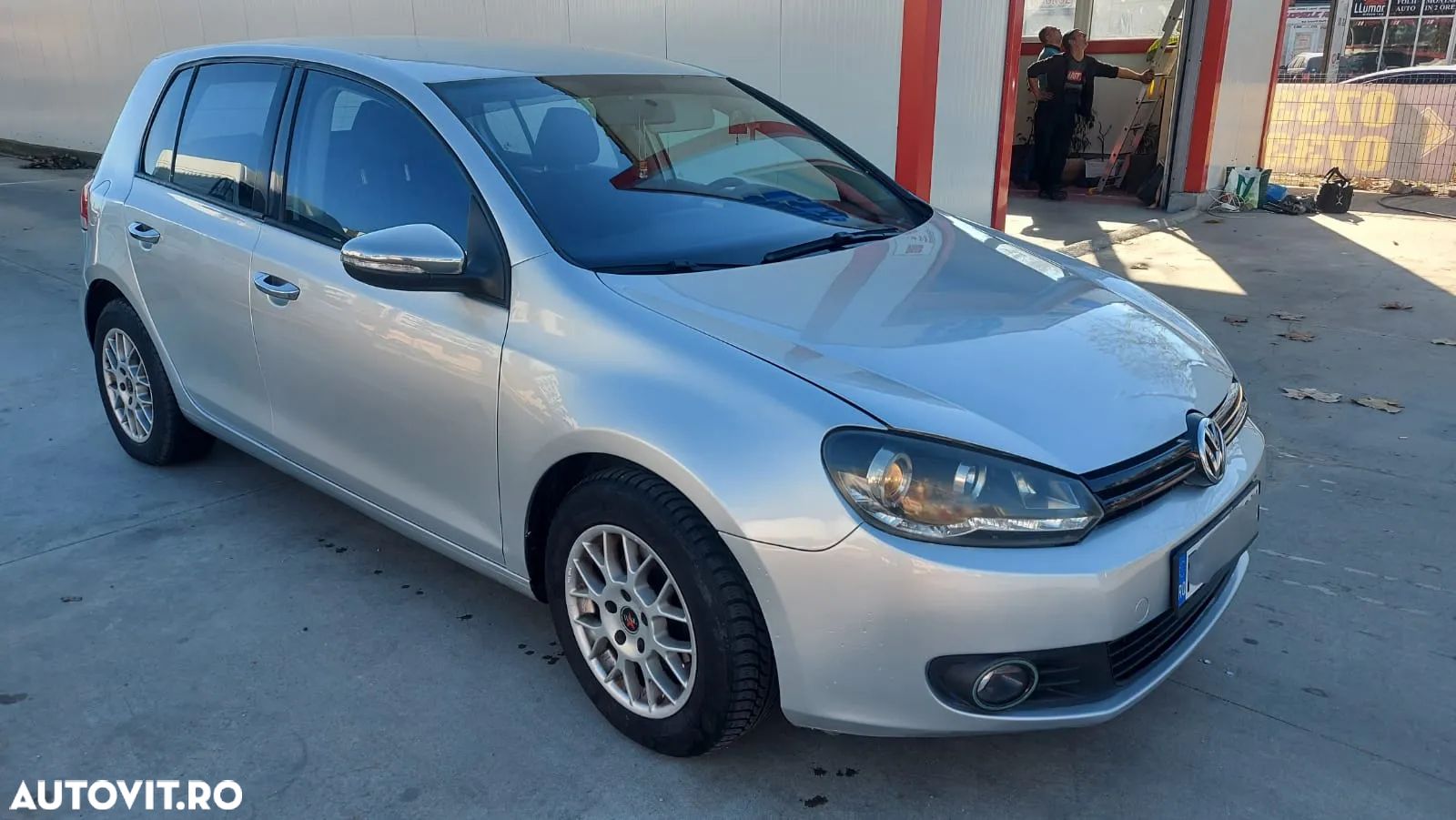 Volkswagen Golf - 1