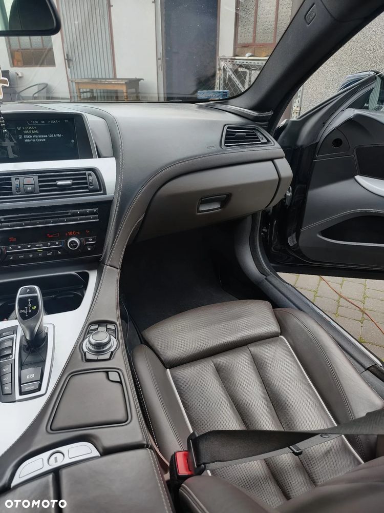 BMW Seria 6 650i - 12