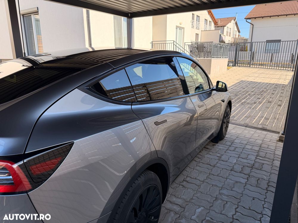 Tesla Model Y - 4