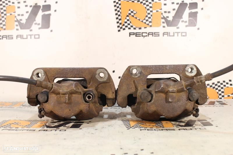 Pinças Frontais BMW 330d / 325i / 330i - 6765881 / 6765882 - 7