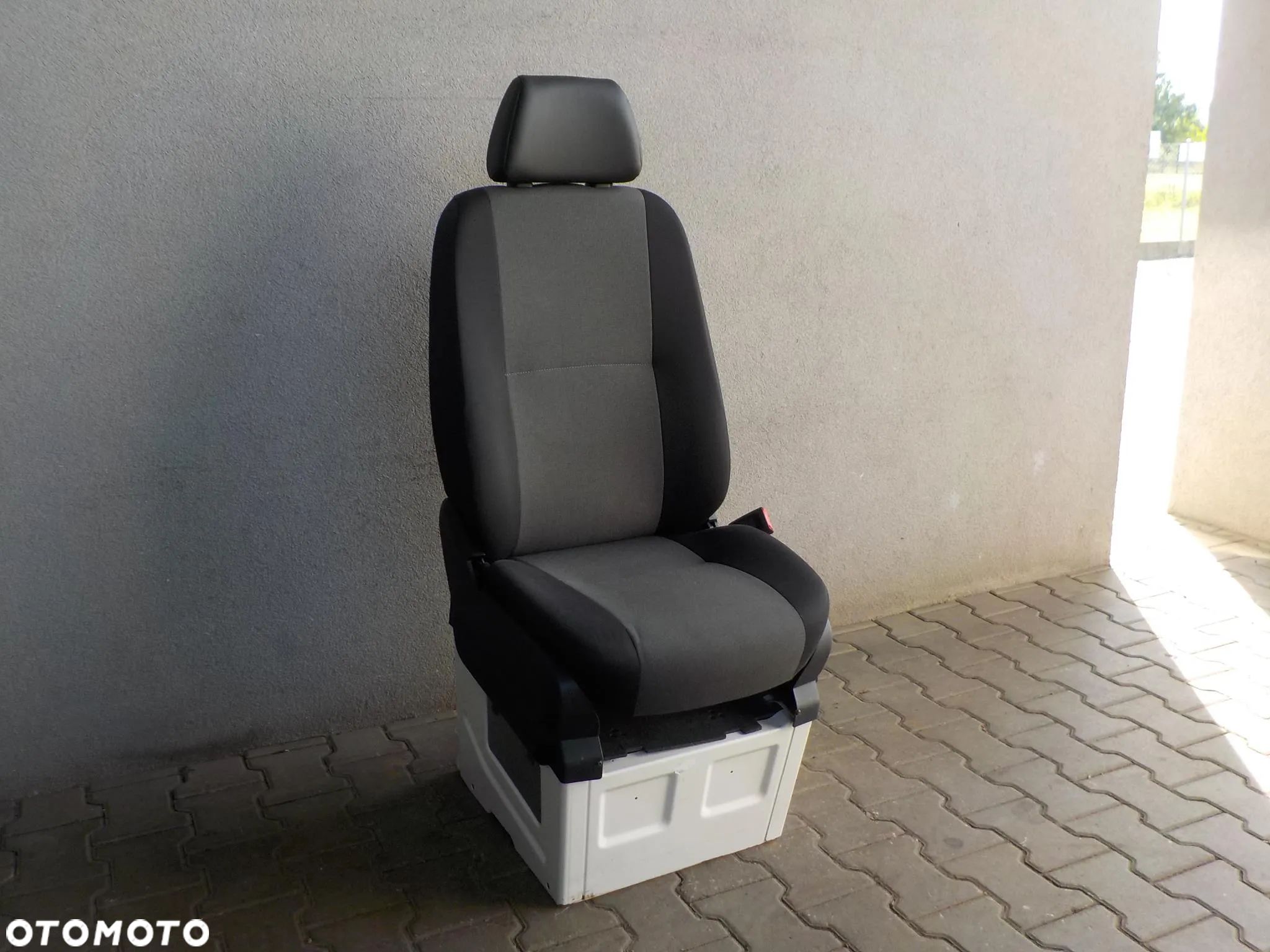 VW CRAFTER SPRINTER W906 FOTEL SIEDZENIE PASAŻERA PRAWY Z PODSTAWĄ - 1