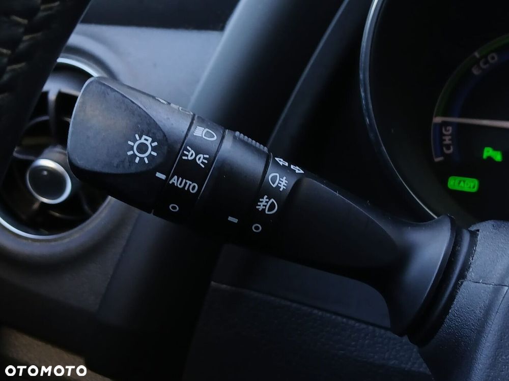Toyota Auris Hybrid 135 Premium - 28