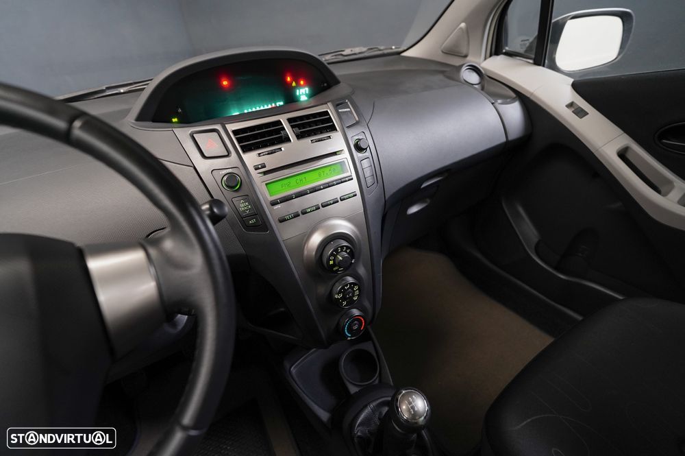 Toyota Yaris 1.0 VVT-i Comfort+AC+VSC - 18