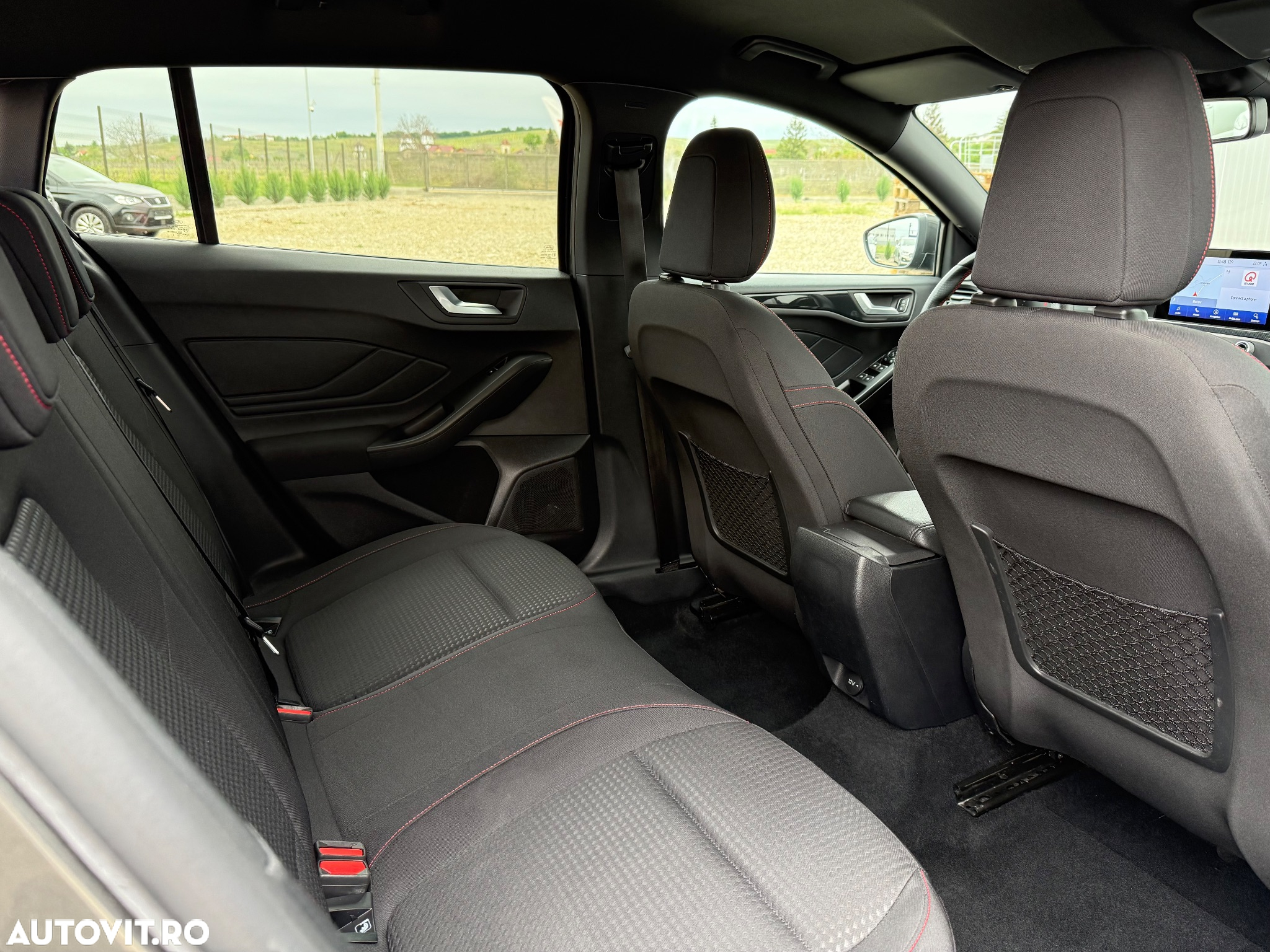 Ford Focus Turnier 1.5 EcoBlue Start-Stopp-System Aut. ST-LINE - 13