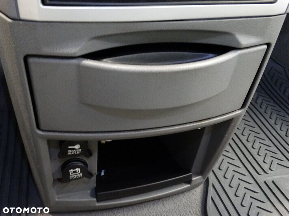 Chrysler Grand Voyager - 31