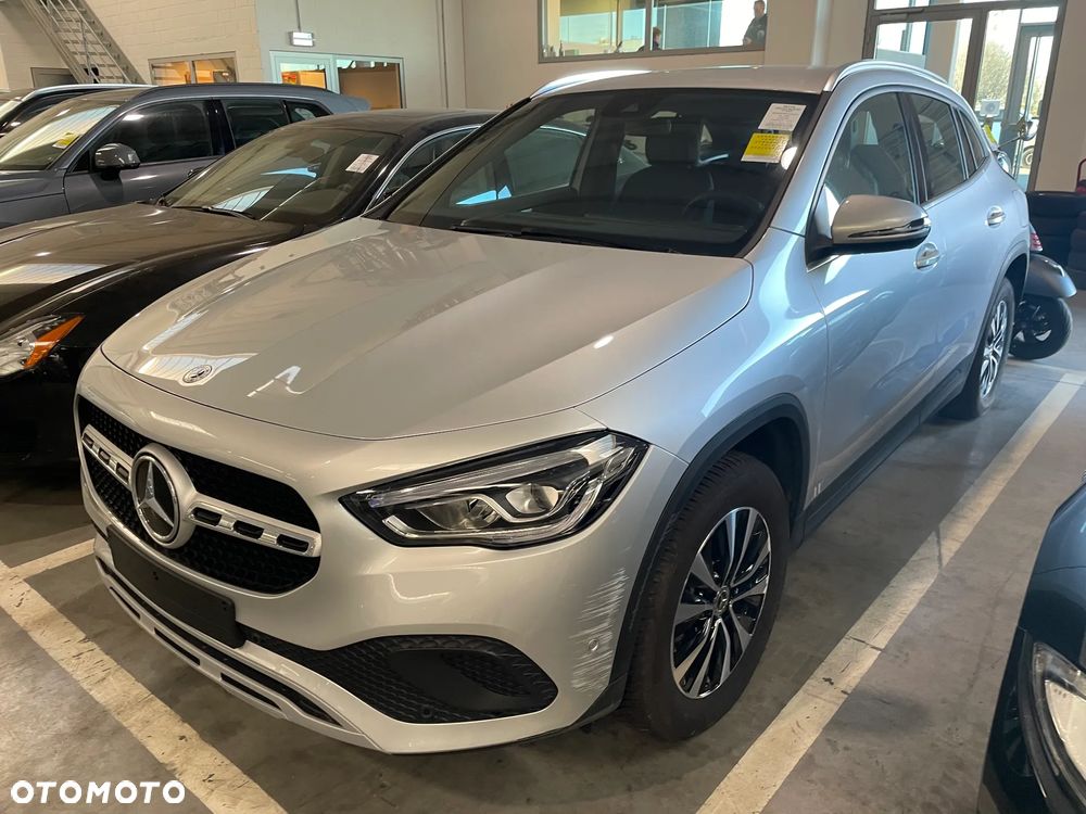 Mercedes-Benz GLA 180 Business Edition - 3