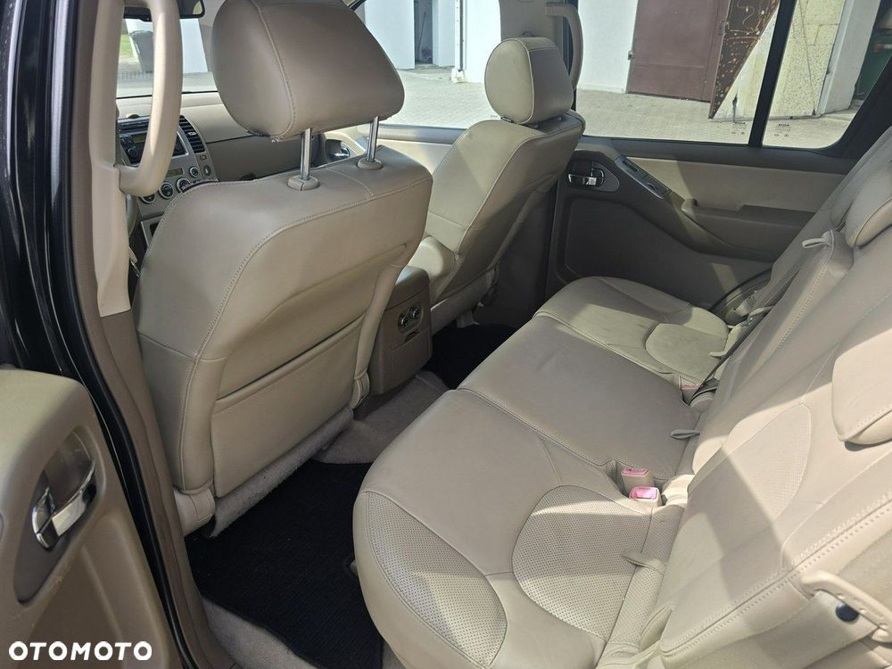 Nissan Pathfinder - 30